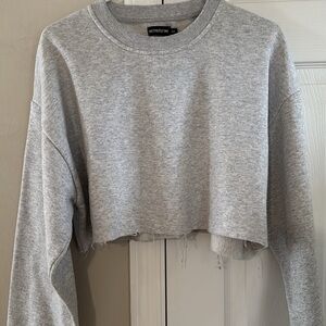 PRETTYLITTLETHING Light Gray Cropped Raw-Hem Sweatshirt